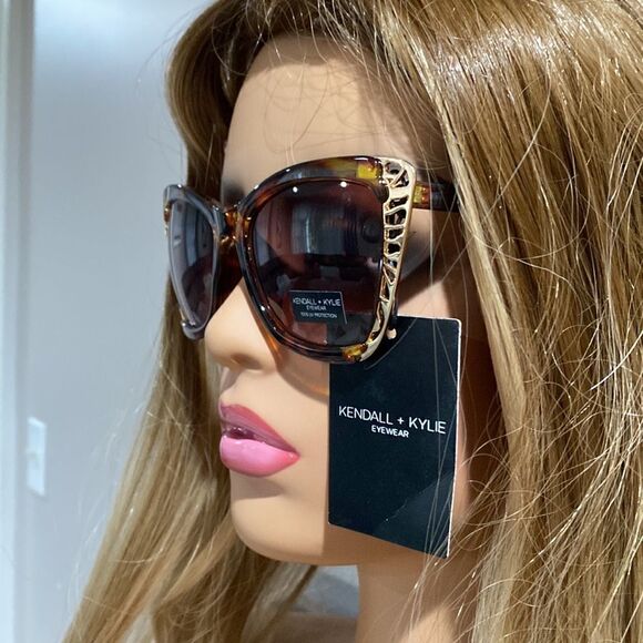 𝅺KENDALL & Kylie Butterfly Sunglasses - Picture 9 of 10